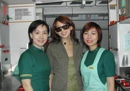 空姐爆料某明星素质视频,某明星素质低劣现场，引发网友热议